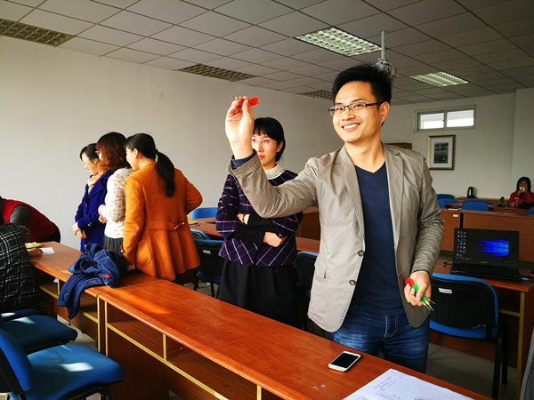 公司分工会举办“学习十九大、全面奔小康”金秋游艺活动