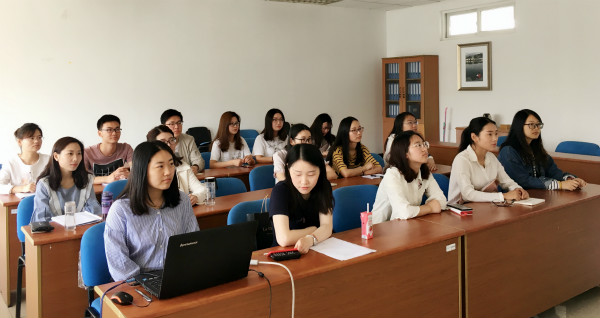 公司组织研究生观看“纪念马克思诞辰200周年大会”直播